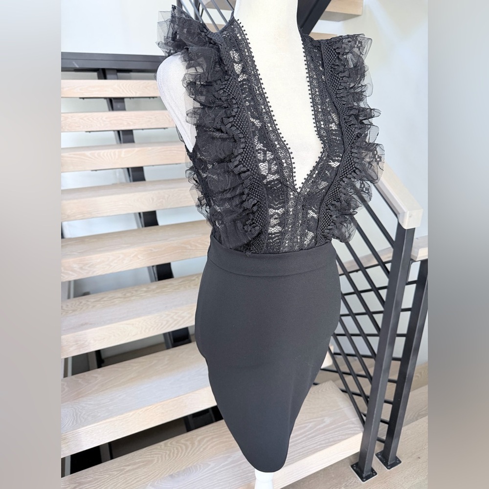 New Chic Black Lace V-Neck Dress size S - Picture 2 of 5